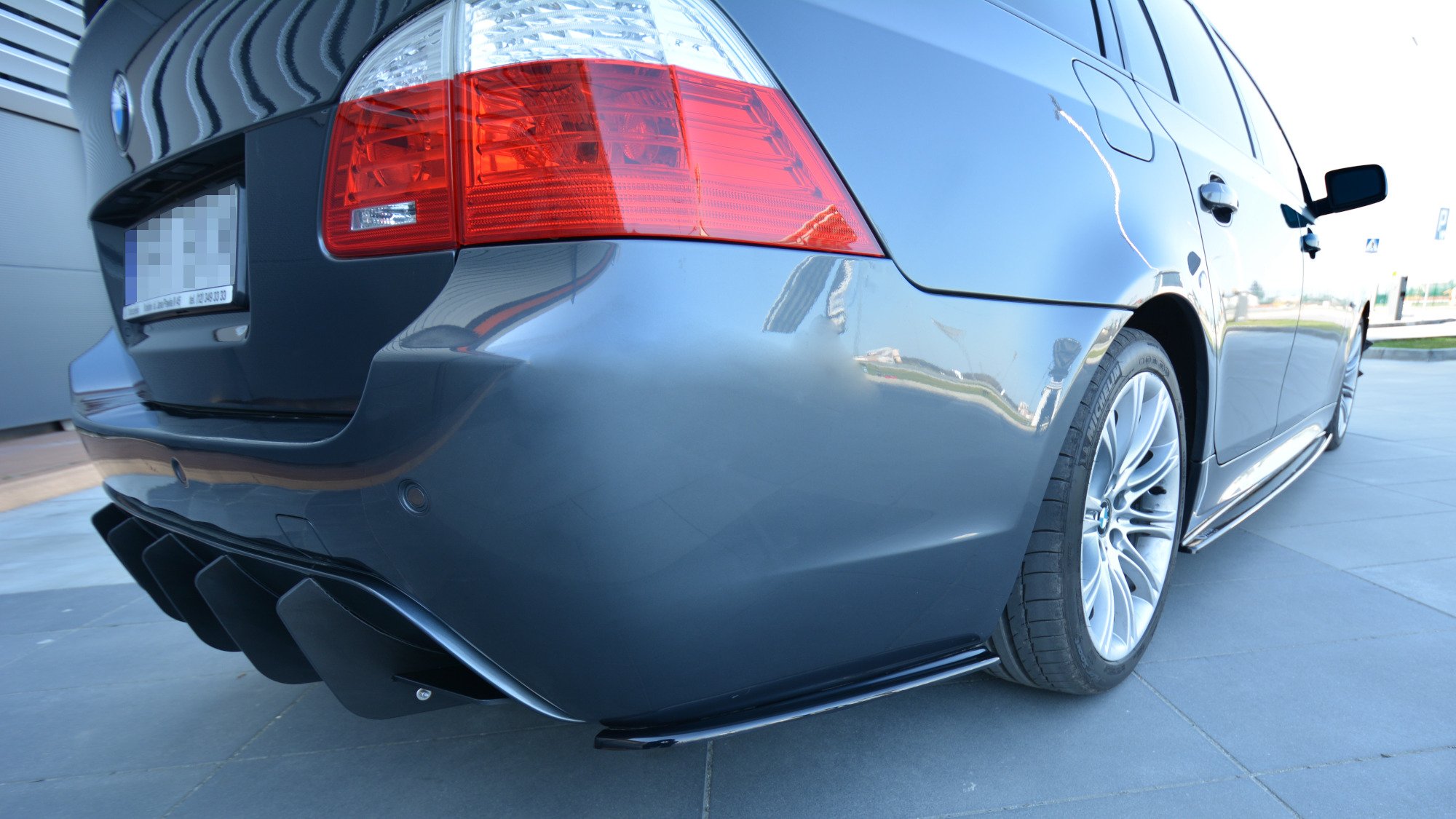 Maxton Design boční difuzory pod zadní nárazník pro BMW řada 5 E60, E61, Carbon-Look