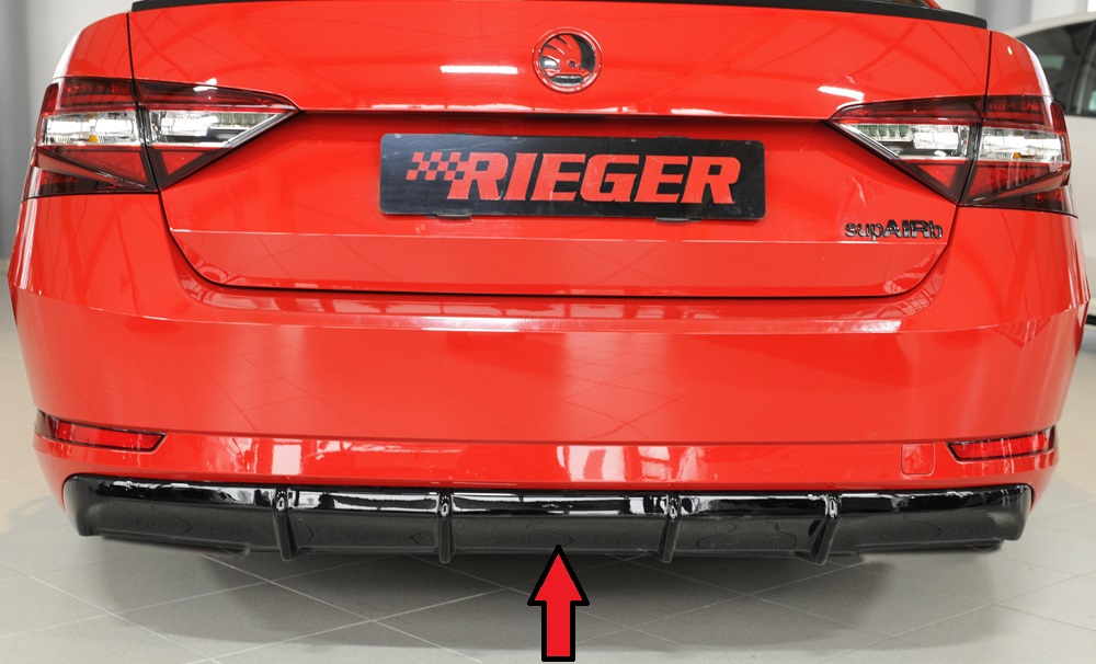 Rieger vložka zadního nárazníku pro Škoda Superb III 3T, 3V combi, sedan vč. faceliftu, plast ABS lakovaný do černé lesklé barvy, pro vozy bez tažného zařízení