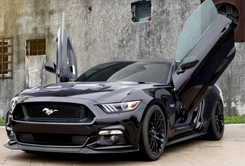 Lambo doors pro nového Mustanga 